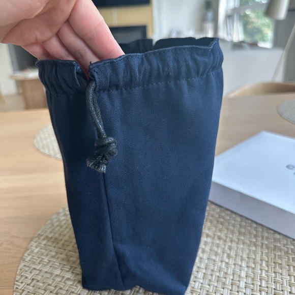 CHANEL Beauté navy/black reversible Drawstring cosmetic bag - Picture 3 of 9